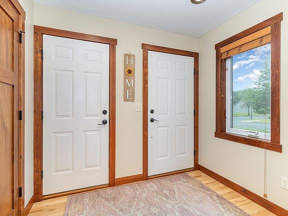 5th image of 655 Glenmeadow St