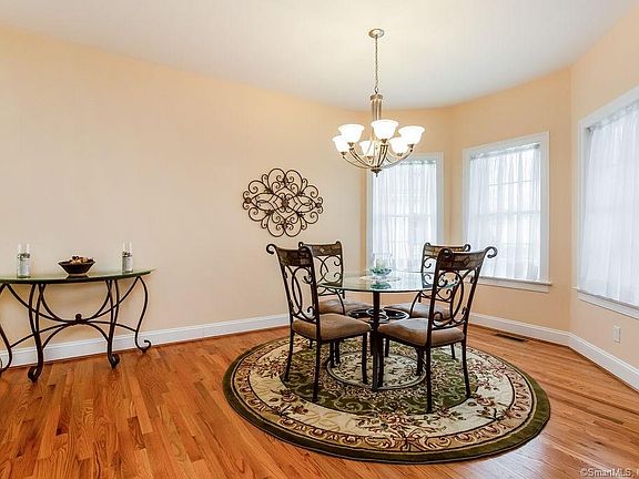 4th image of 6 Hunt Glen Dr #6