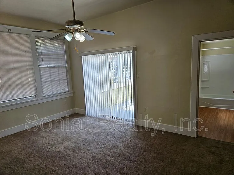 110 S Pierce St #C — Photo 21