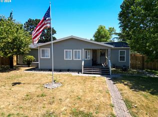 710 N Howe St, Carlton, OR 97111