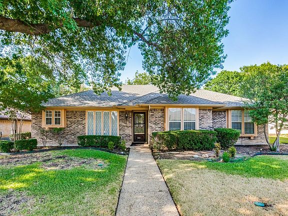 2nd image of 2303 Silver Holly Ln