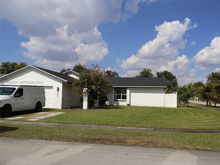 5505 SW 9th St — Photo 28