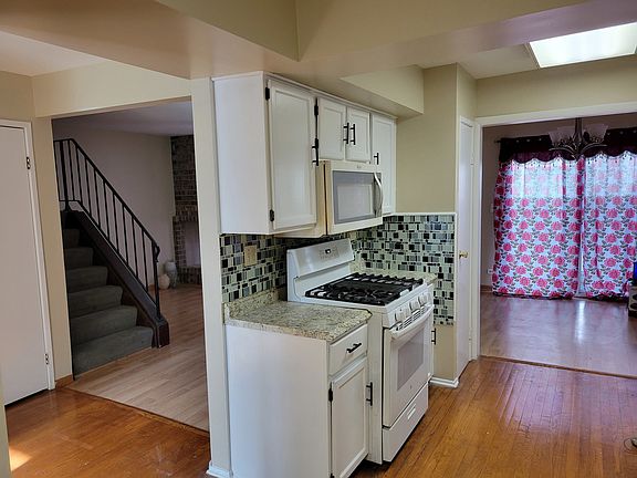 5th image of 483 Rustic Dr