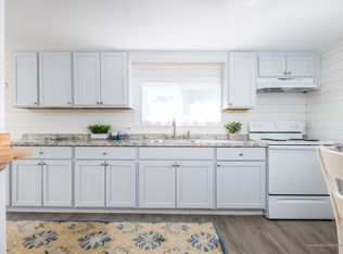 4 Loop Rd, Topsham, ME 04086