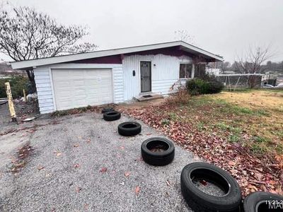 10006 Castle Dr, Saint Louis, MO, 63136