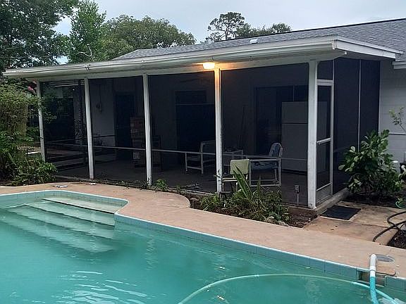 2nd image of 2712 Yorkshire Dr