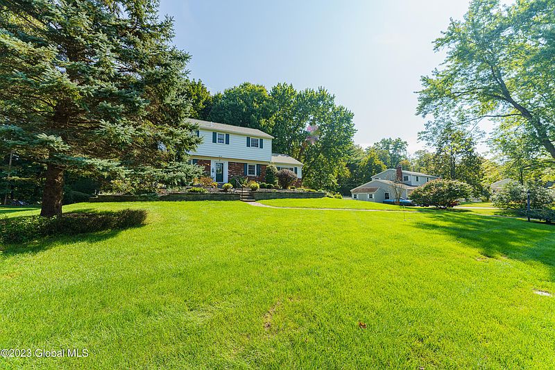 3rd image of 52 Hemlock Drive