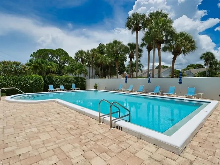 860 Meadowland Dr #E — Photo 28