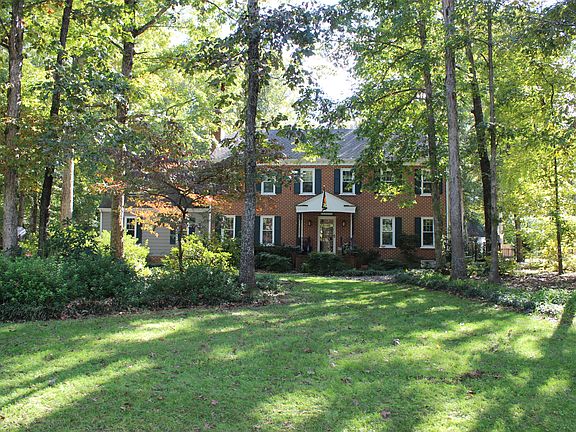 Quiet no-outlet street