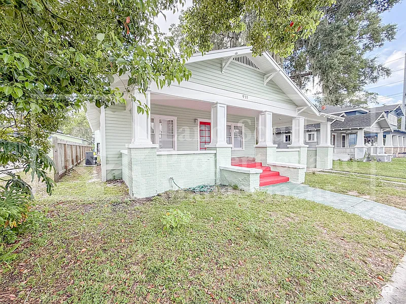 2 bed, 1.0 bath, 1440 sqft, $1,950 — Photo 2