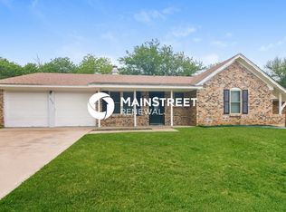 532 NW Janie Ln, Burleson, TX 76028