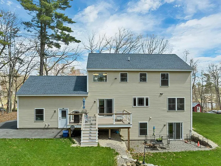 40 Mary Ann Ave — Photo 5