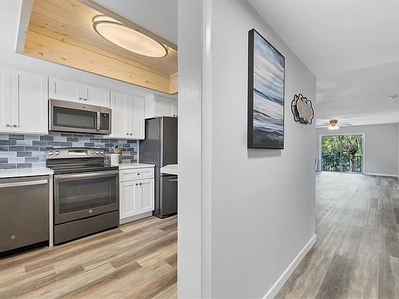 4th image of 3174 Lake Bayshore Dr #318