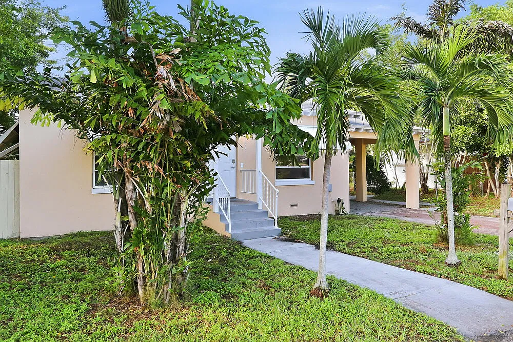 2 bed, 1.0 bath, 963 sqft, $2,085 — Photo 2
