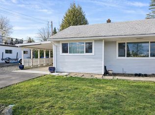 2114 McKenzie Ave, Comox, BC V9M 1M7