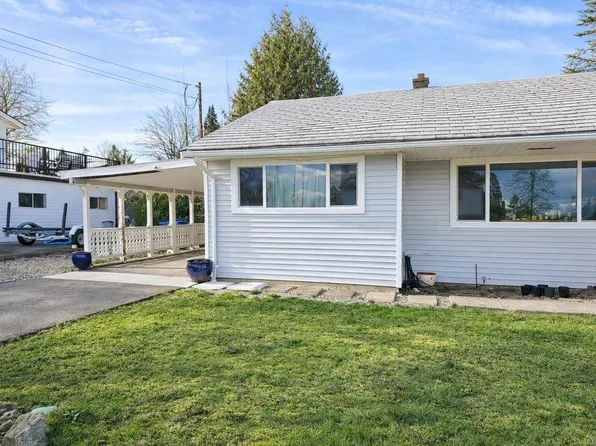2114 McKenzie Ave, Comox, BC V9M 1M7