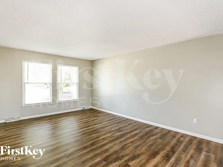 8418 NW 68th St — Photo 9