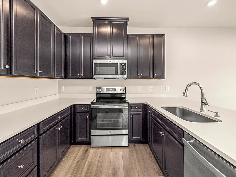 247 Pryor Dr — Photo 10
