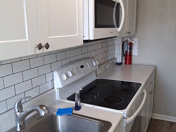 3rd image of 220 W Franklin St #3F