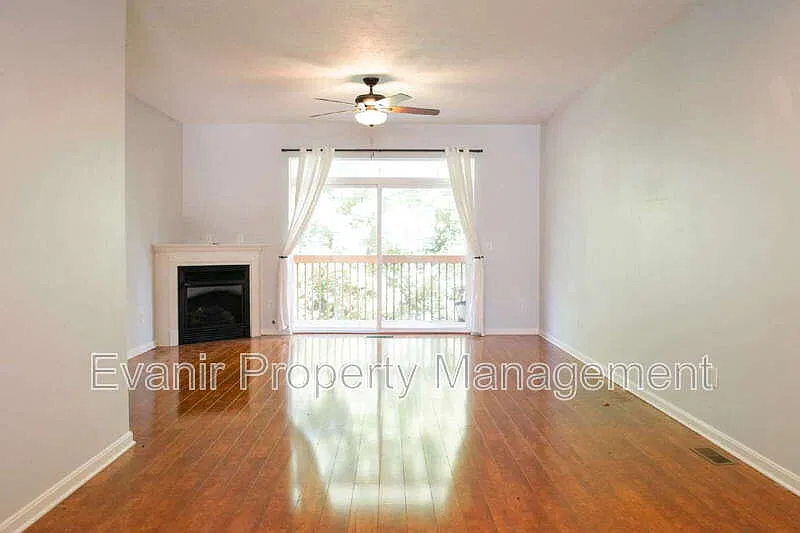2 bed, 2.5 bath, 1408 sqft, $1,650 — Photo 1