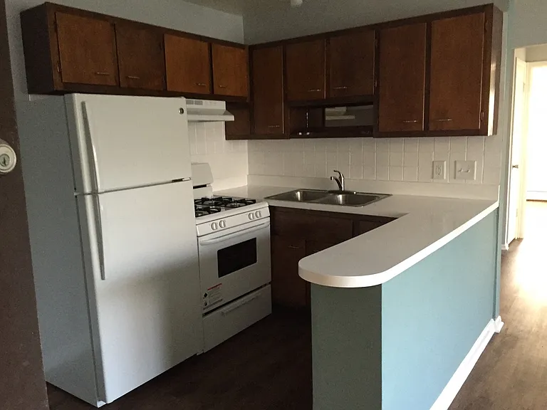 Maple Eastlake Apartments — Photo 31