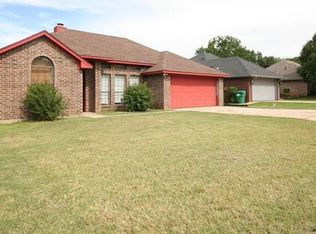 1104 Brittany Dr, Denton, TX 76209