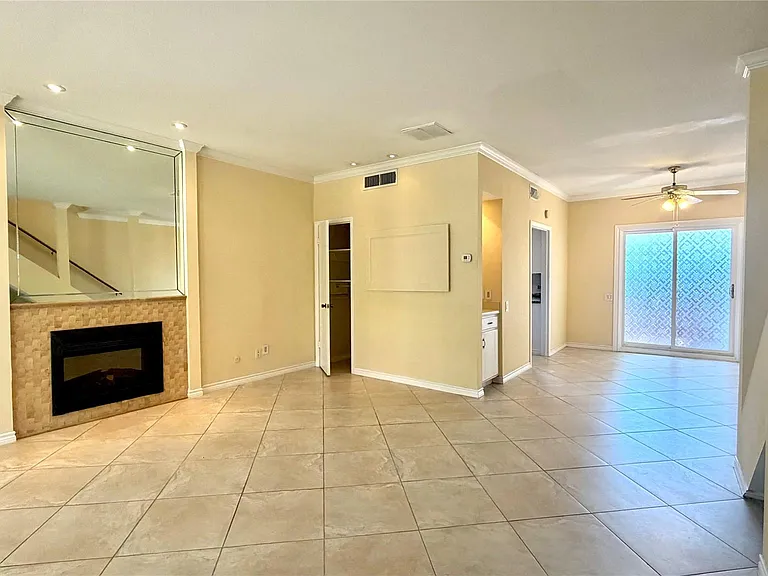 11710 Southlake Dr #16 — Photo 6