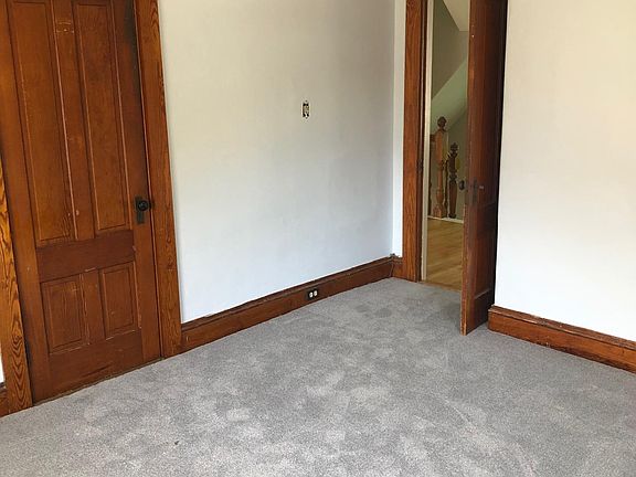 4th image of 55 Elwyn Ave