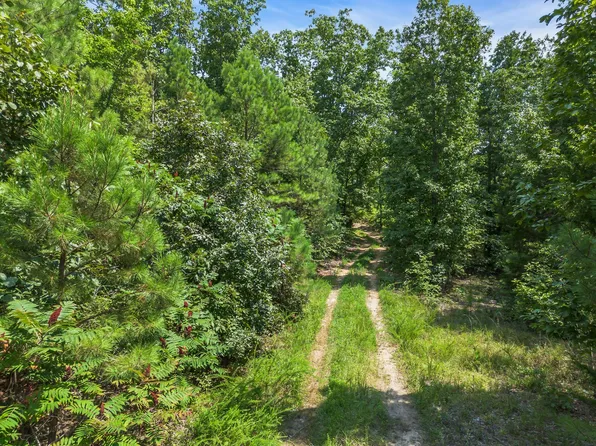 1092 Highway 438 E, Lobelville, TN 37097