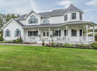 165 Little Wood Ct, Holbrook, NY 11741
