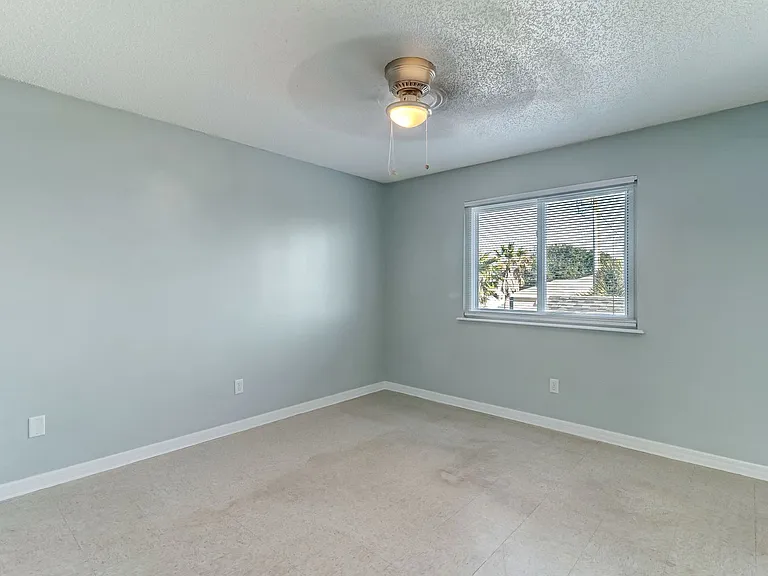 833 Mary St #B — Photo 16