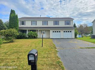 5 Flora Cir, Green Bush, NY 12144