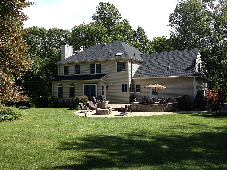 2nd image of 136 W Springtown Rd