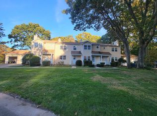 14 Paine Cmns, Yaphank, NY 11980