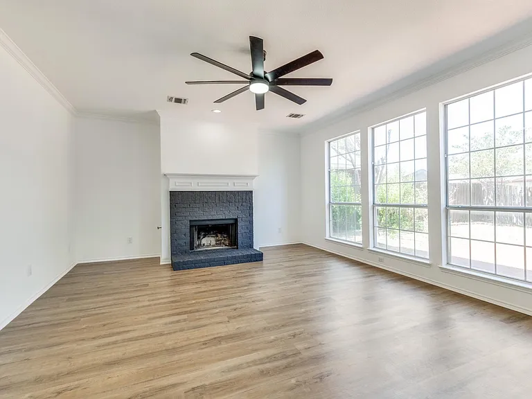 4705 Sabine St — Photo 8