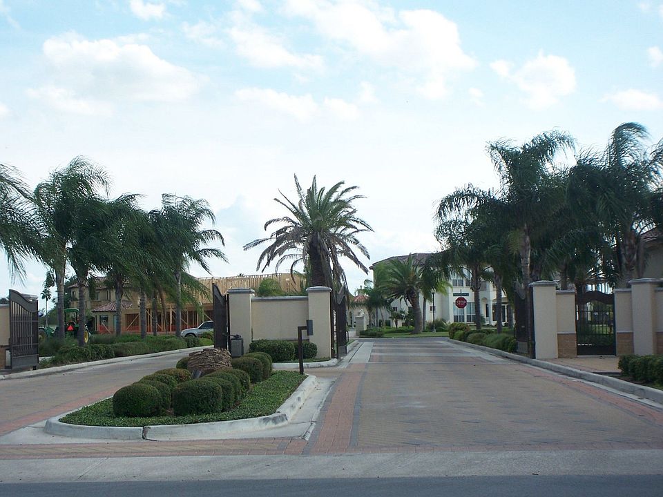 2nd image of 901 E Francisca Ave