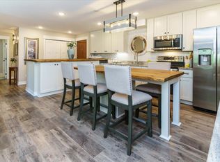 10501 Cedar Lake Rd APT 404, Minnetonka, MN 55305