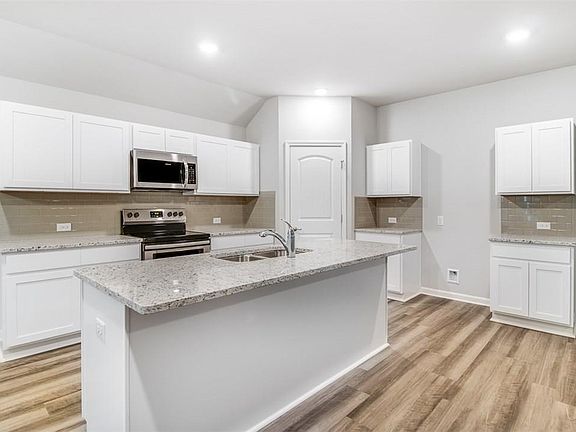 4th image of 1055 N Berryvine Ln