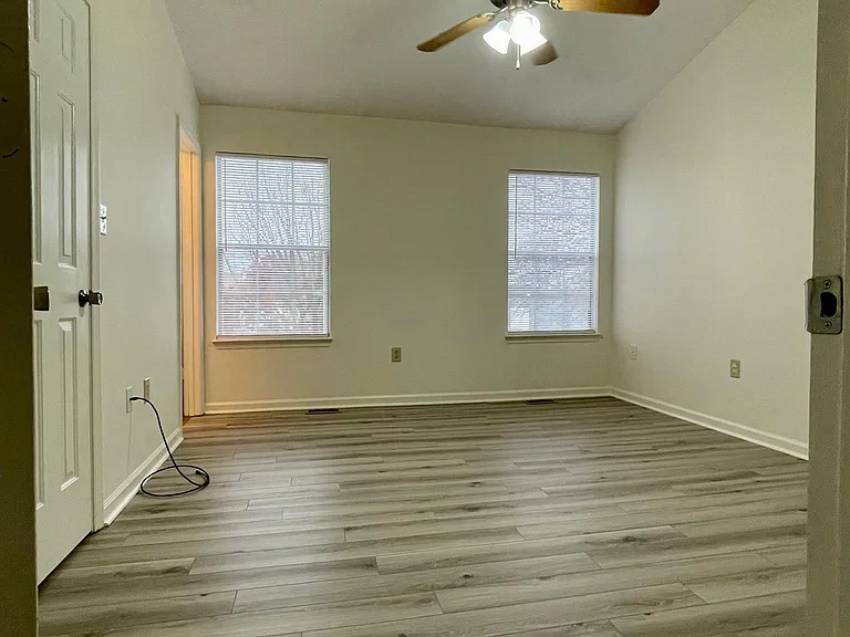 585 Cromwell Ct — Photo 16