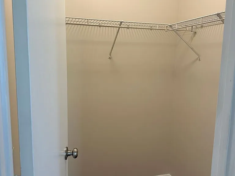 327 Georgetowne Ct — Photo 12