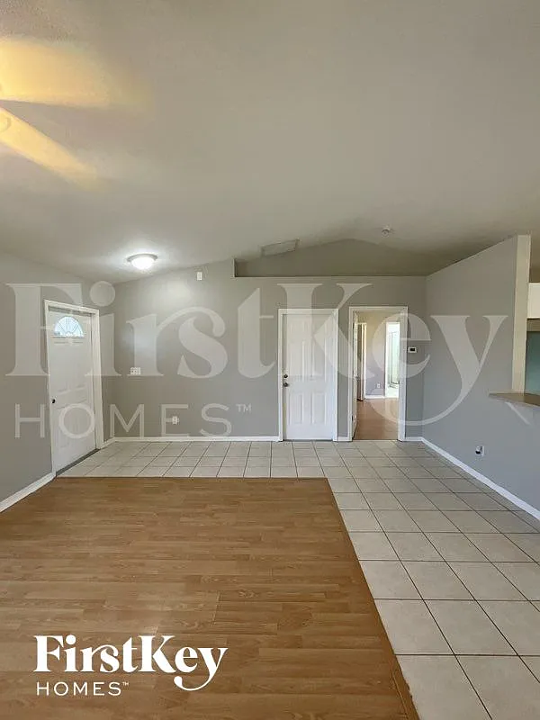 3 bed, 2.0 bath, 1192 sqft, $1,875 — Photo 2