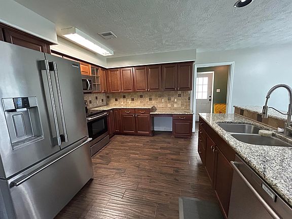 4th image of 1141 Lake Land St