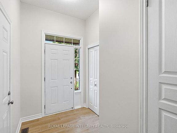 4th image of 427 Sultan St