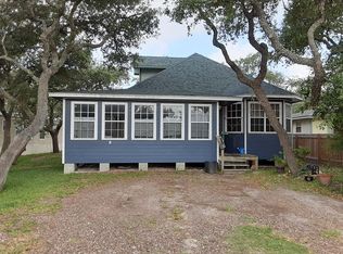 1619 S Hood St, Rockport, TX 78382