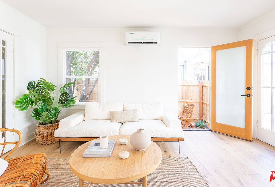 1st image of 2617 S Bronson Ave #1/2