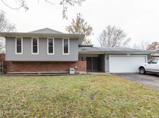 341 N Pinecrest Rd, Bolingbrook, IL 60440