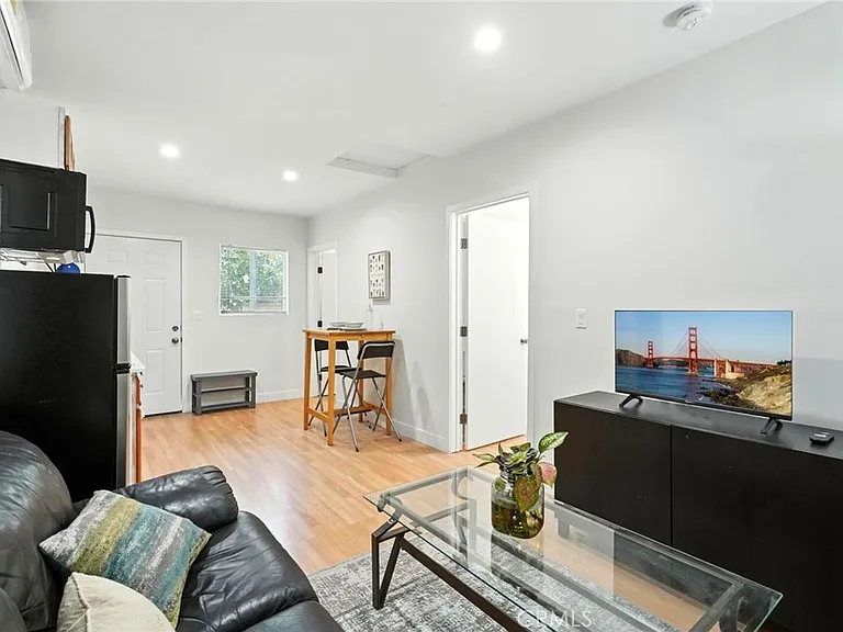 9221 Swinton Ave — Photo 10