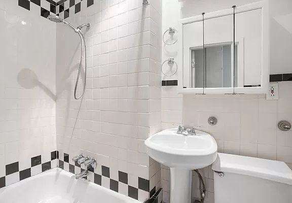 4th image of 1777 Madison Ave #33