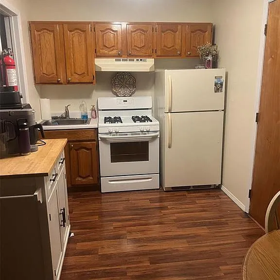 33 Deer Park Ave #3B — Photo 2