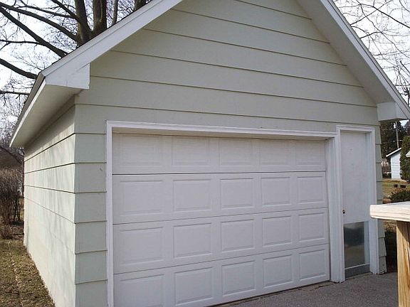 3rd image of 217 S 10th Ave